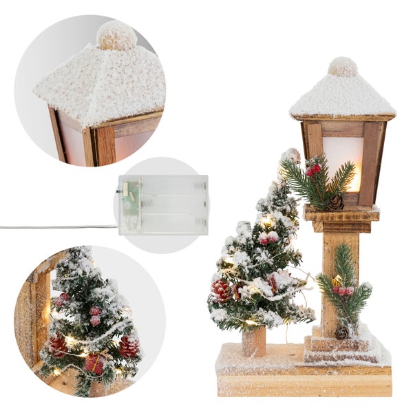ECD Germany Dekorative Holz-Weihnachtslaterne mit LED-Beleuchtung, Warmweiß, 19x11,5x37 cm, batteriebetrieben, Timer, Deko Holzlaterne & Tanne beschneit, Weihnachtsdeko Innen, Weihnachtsdekoration