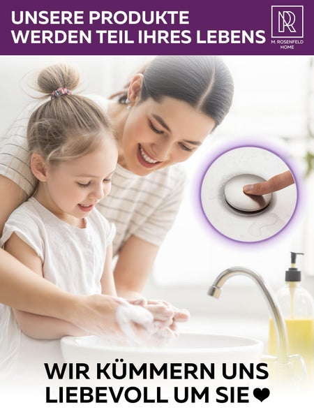 Eine Mutter und ihre Tochter waschen sich die Hände an einem Waschbecken mit Armatur und Seifenspender. Im Hintergrund ist das M. Rosenfeld Home Logo zu sehen.