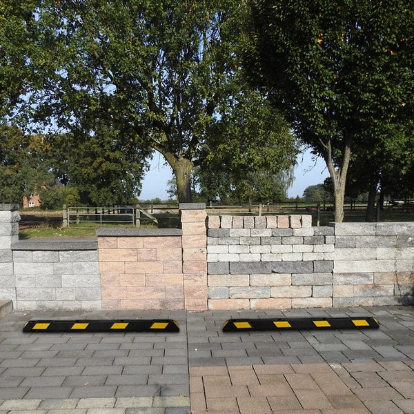 UvV Parkstop Radstop 180cm in gelb/schwarz oder weiß/schwarz +Befestigung / Schwarz/Weiß