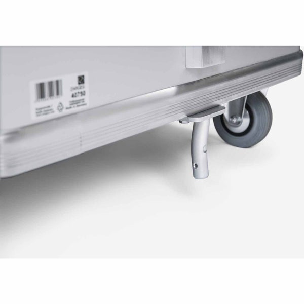 Detailansicht einer Aluminium-Transportbox mit Stützfuß und Lenkrolle.