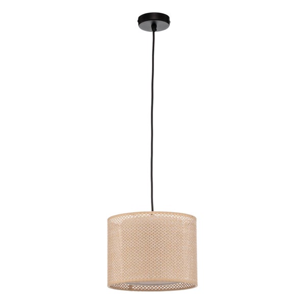 Pendelleuchte mit zylindrischem Schirm aus Rattangeflecht und schwarzer Aufhängung.