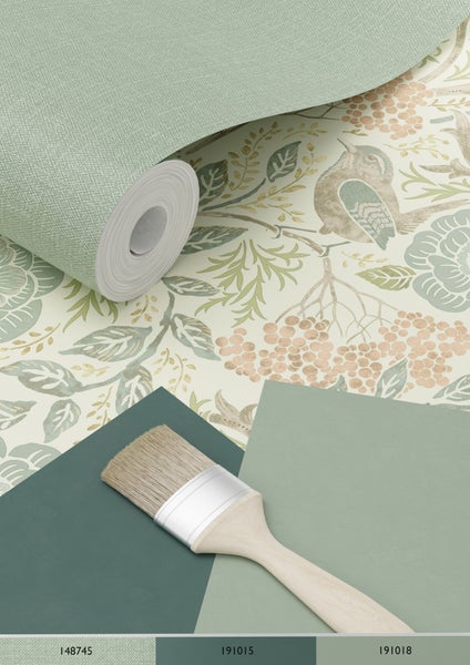 Tapetenmuster mit Vogelmotiv, Farbfelder und Pinsel