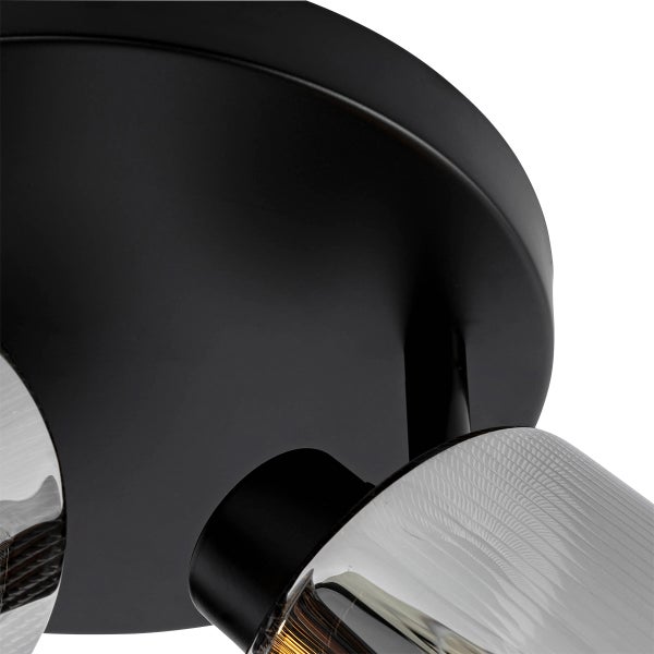 Deckenleuchte mit Lampenschirmen