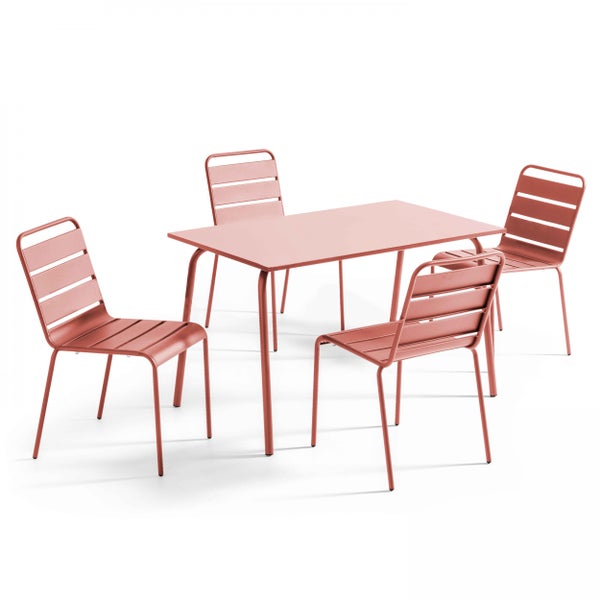 Fünfteiliges Gartenmöbel-Set bestehend aus einem rechteckigen Metalltisch und vier Metallstühlen mit Latten-Design.