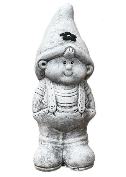 Gartenzwerg aus Steinguss in Form eines Jungen mit spitzer Mütze und Latzhose, geeignet als Gartendekoration.