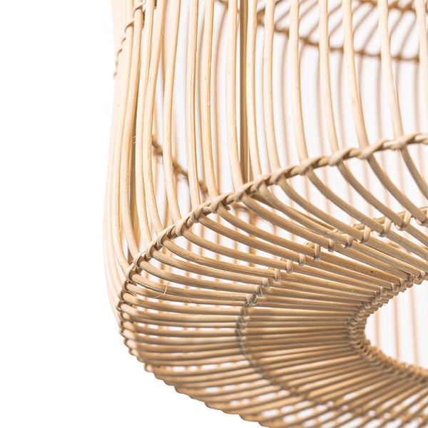 Nahaufnahme eines Lampenschirms aus Rattan