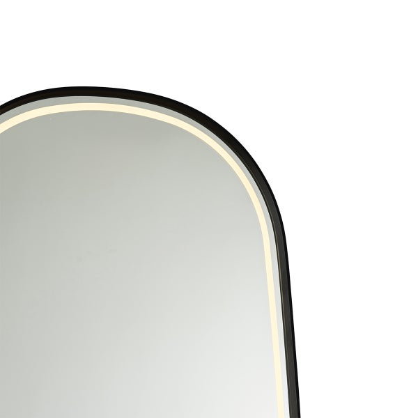 Detailansicht eines Spiegels mit Beleuchtung und Rahmen