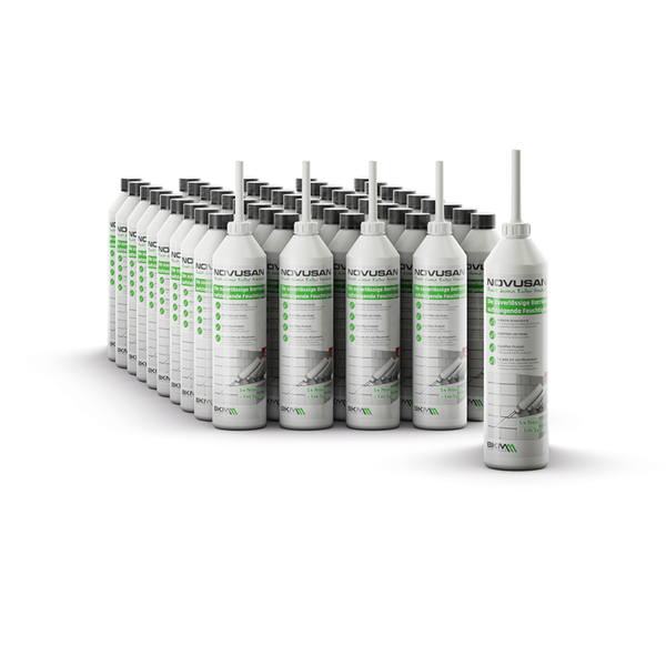 Mehrere Packungen Novusan Injektionscreme gegen aufsteigende Feuchtigkeit mit Applikationsdüsen.