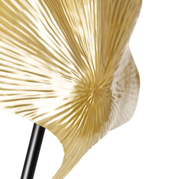 Dekorative goldfarbene Metallpalme auf schwarzem Ständer