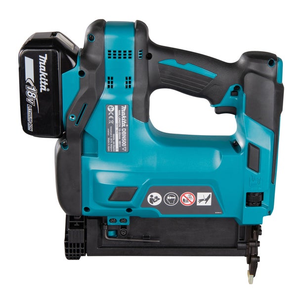 Makita Akku Nagler DBN500 mit 18 Volt Lithium Ionen Akku für Nagelgrößen von 15 bis 50 Millimeter