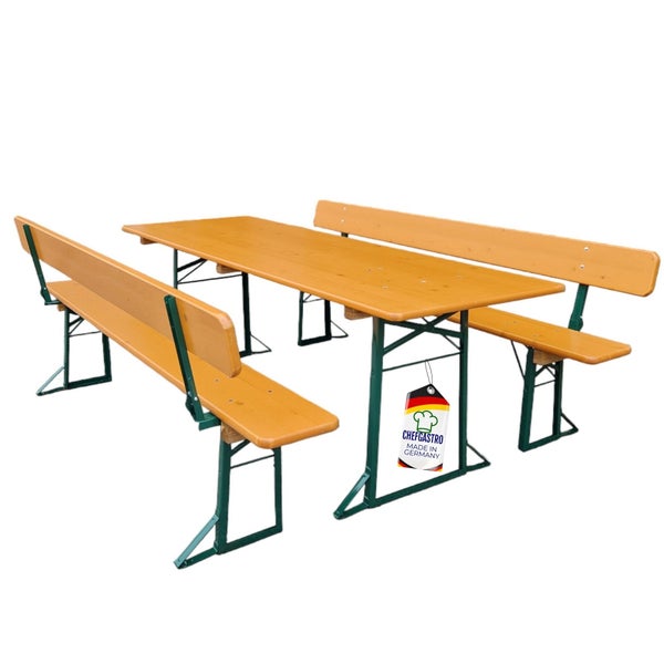 Festzeltgarnitur aus Holz mit Tisch und zwei Bänken mit Rückenlehnen, klappbares Metallgestell, Siegel Made in Germany, ChefGastro Logo.