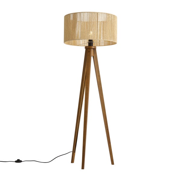 Dreibein-Stehleuchte mit Holzgestell und rundem Lampenschirm aus beigem Kordelgeflecht, inklusive Kabel mit Fußschalter.