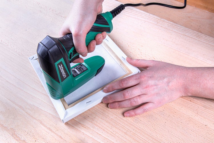VONROC Elektro Tacker & Nagelpistole - 2in1 Tacker für Holz, Elektrischer Nagler - Inkl. 900 Tackerklammern, 300 Nägel, 30 Schuss pro Minute