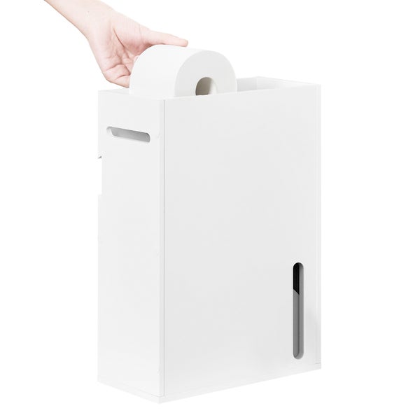 Eine Hand legt eine Toilettenpapierrolle in einen weißen Toilettenpapierständer.