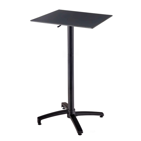 Höhenverstellbarer Stehtisch in Schwarz mit quadratischer Tischplatte und vierbeinigem Gestell aus Metall.