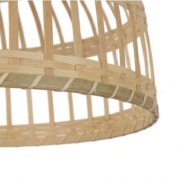 Detailansicht eines Lampenschirms aus Bambusgeflecht