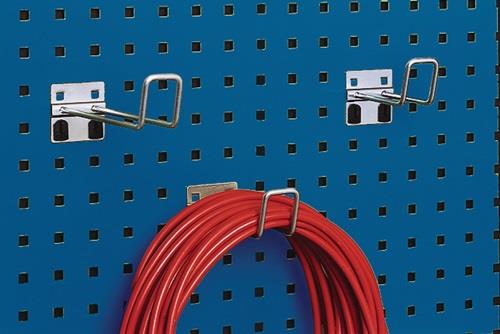 Lochplattenwand mit Werkzeughaken und Kabelaufbewahrung