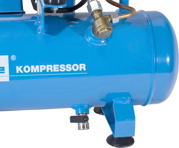 Blaue Kompressor-Detailansicht mit Metalltank, Ablassventil und Kupferrohrleitung.