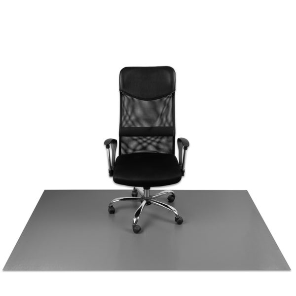 Bodenschutzmatte für Bürostühle, rechteckig, grau, unter einem schwarzen Bürostuhl mit Rollen.