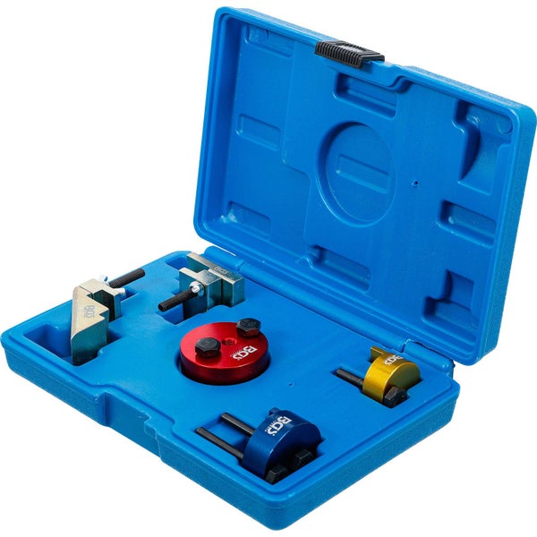 Werkzeugsatz in blauem Werkzeugkoffer