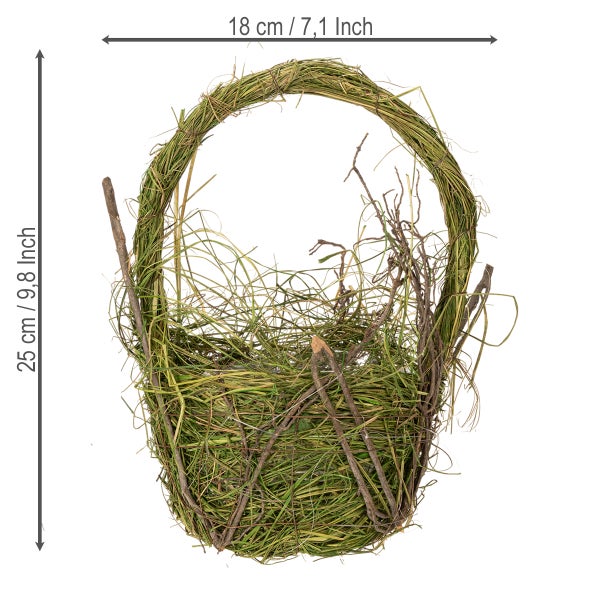 Dekorativer Korb aus Naturmaterialien, circa 25 cm hoch und 18 cm breit.