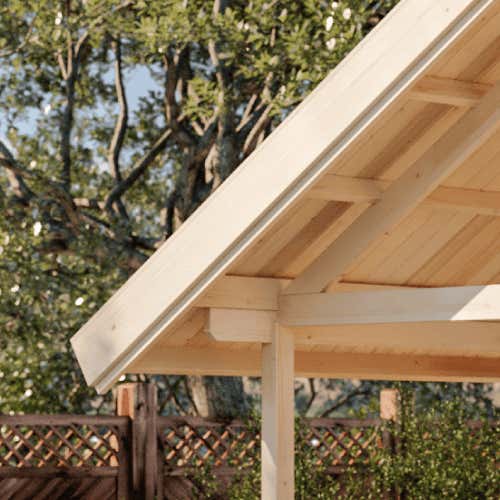 Detail einer hölzernen Dachkonstruktion für Gartenhäuser mit Sparren und einem Stützpfosten.