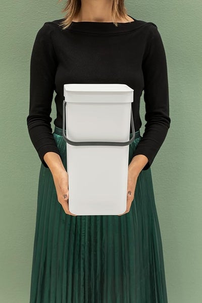 PROREGAL Robuster Abfallsammler Mit Fußpedal Griffmulden 52 Liter HxBxT 88,5 x 46,5 x 46,5 cm Verzinkter Stahl Weiß Braun