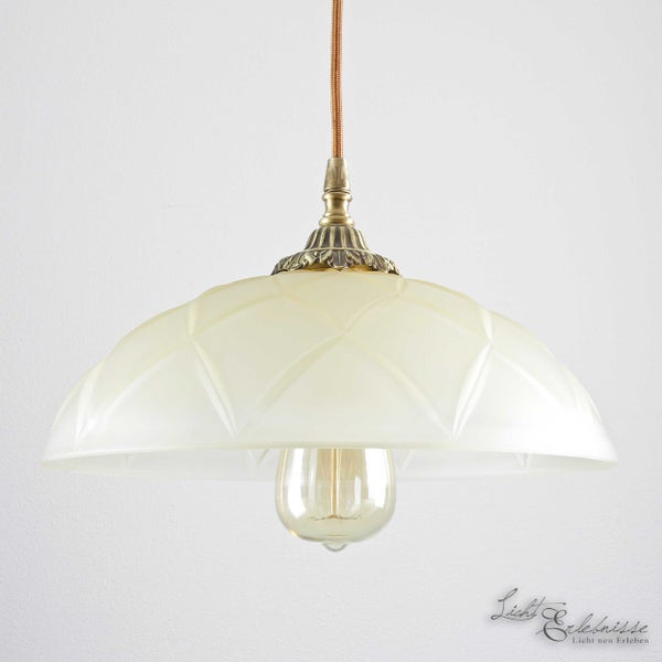 Hängelampe mit Lampenschirm und Textilkabel