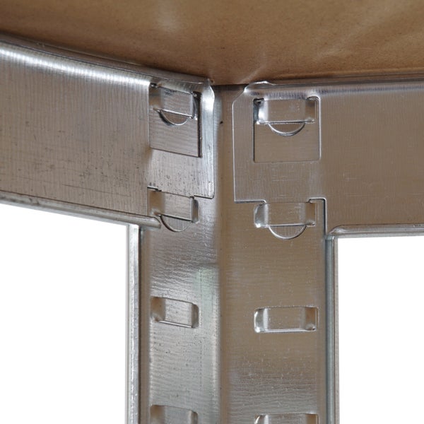 Detailansicht der Steckverbindung eines verzinkten Metallregals mit Bodenplatte