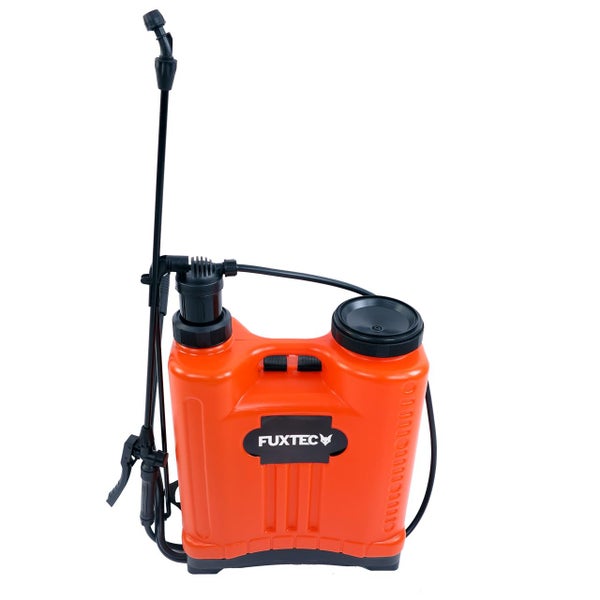 Fuxtec Rückenspritze aus Kunststoff in Orange mit Sprühlanze und Pumphebel.