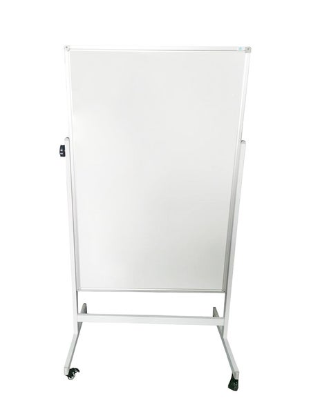 Mobiles Whiteboard mit Rollen und Aluminiumrahmen.