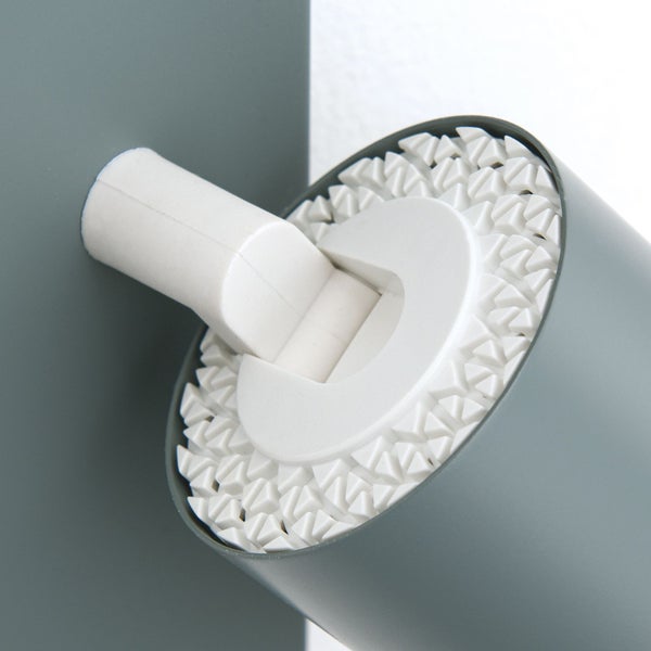 Nahaufnahme einer Textilreinigungsrolle mit Griff