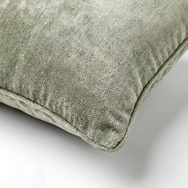 Nahaufnahme eines quadratischen Dekokissens mit strukturierter Oberfläche