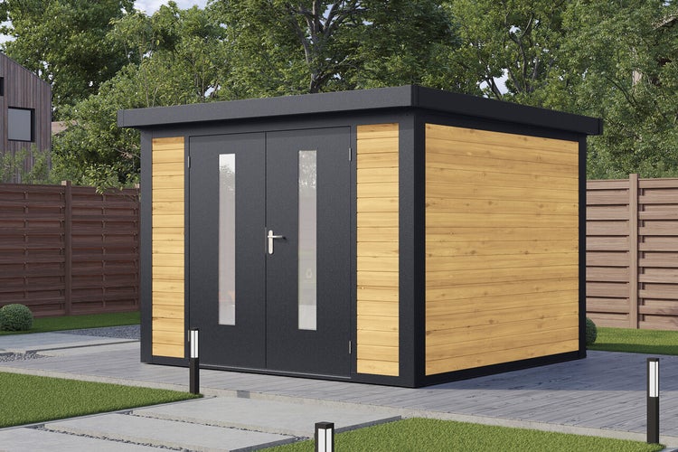 Modernes Gartenhaus mit Flachdach und Doppeltür mit Glaseinsätzen, aus Holz und Metall, auf einer gepflasterten Terrasse im Garten aufgestellt.