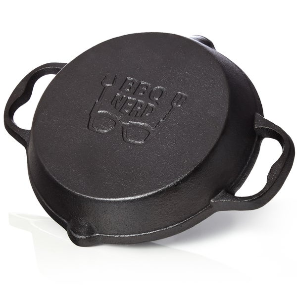 BBQ Nerd Gusseisenpfanne zum Grillen, Rösten, Anbraten | Grillpfanne Ø 20 cm 1650g mit Ausgießer und Henkel | Antihaft-Pfanne Feuerpfanne - hitzebeständig & wärmespeichernd