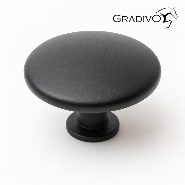 Runder Möbelknopf aus Metall in Schwarz mit flacher Oberseite. Gradivo Logo.