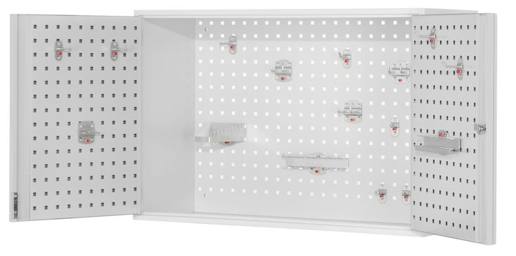 Offener Werkzeugschrank mit Lochwand und verschiedenen Haken zur Werkzeugaufbewahrung.
