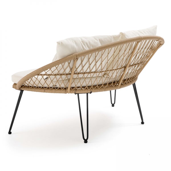 Gartensofa für zwei Personen mit Seilgeflecht, hellen Polstern und schwarzen Metallbeinen in Haarnadel-Optik.