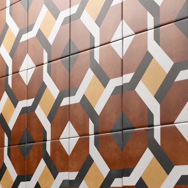 Quadratische Wandfliesen mit geometrischem Muster in einer optischen Tiefe