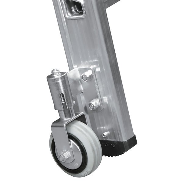 Detailansicht eines Gerüsts mit Rolle zur einfachen Fortbewegung.