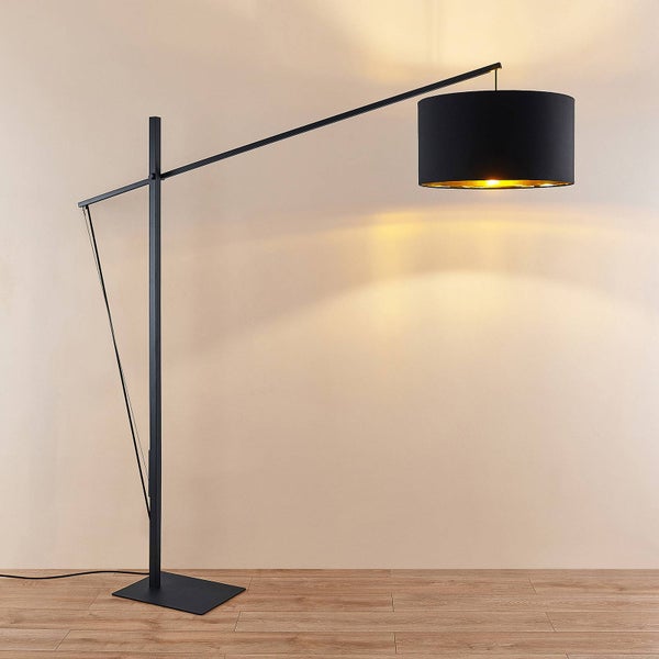 Schwarze Stehlampe mit Stoffschirm