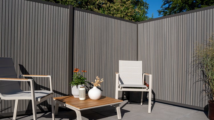 GartenLand WPC Zaun Shadowline Vertikal ca. 175 x 180 cm Sichtschutz Steckzaun Amethystgrau Aluminium Anthrazit Ohne Pfosten