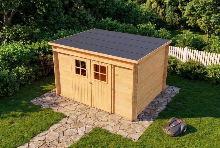 Gartenhaus aus Holz mit Pultdach und Doppelflügeltür mit Fenstern, auf einem Steinweg in einem grünen Garten mit Mähroboter.