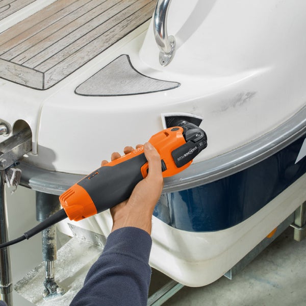 Motorblock montiert auf einem Motorständer.