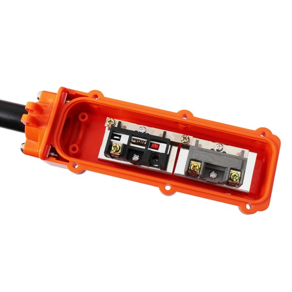 Innenansicht eines orangefarbenen Kran-Hängesteuertasters mit Schaltelementen und elektrischen Anschlüssen.