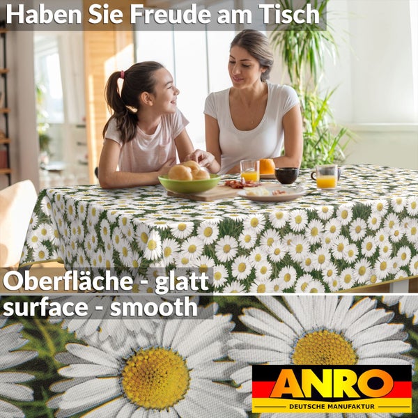 Tischdecke mit Gänseblümchenmuster im Esszimmer mit Mutter und Tochter