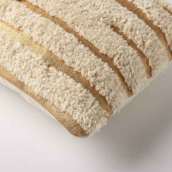 Dekokissen mit Fransen und Streifenmuster