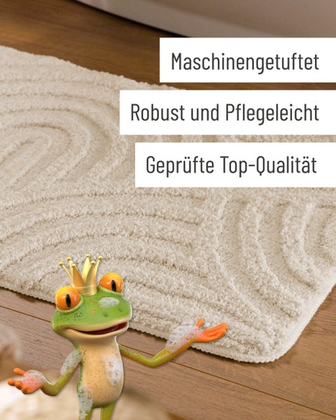 Beige aufgerollte Badematte mit weicher Hochflor-Oberfläche und Rippenstruktur.