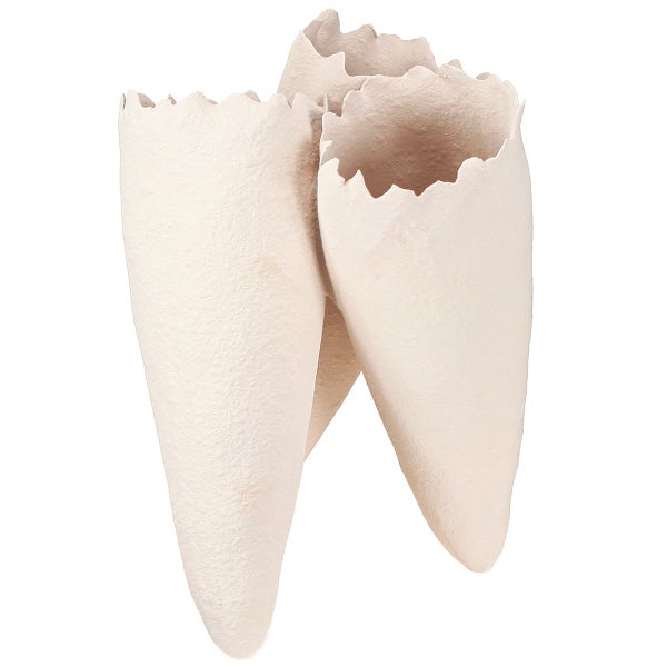 Dekorative Papierobjekte mit gezacktem Rand