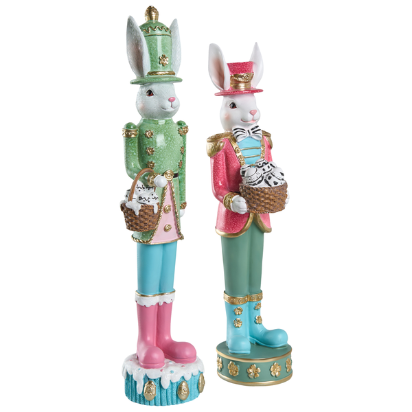 Zwei dekorative Osterhasen-Figuren im Nussknacker-Stil mit Uniformen, Hüten und Körben voller Eier.